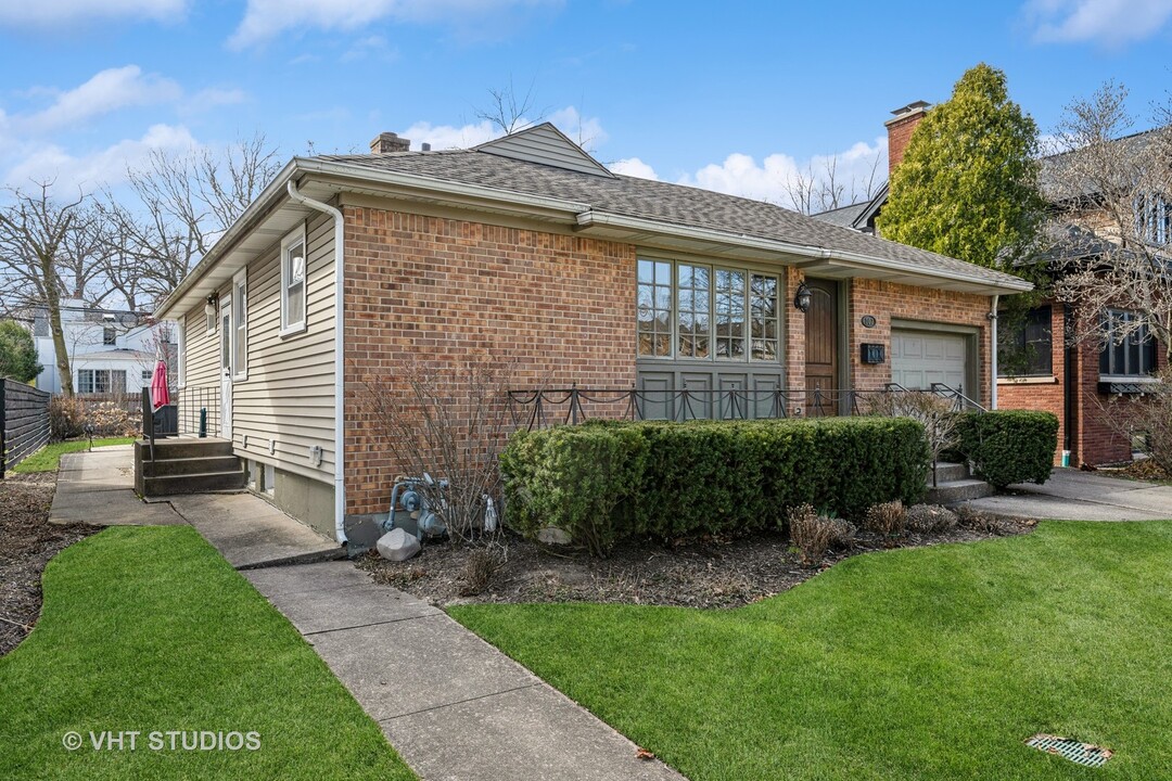 107 Central Park Ave in Wilmette, IL - Building Photo
