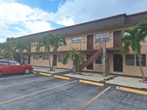 Bolton Apartments in Hialeah, FL - Building Photo - Building Photo