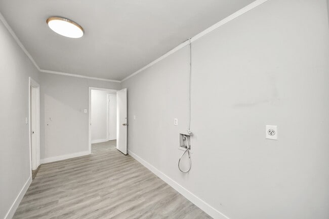 property at 1911 Oakwell Ln