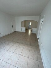 945 Bay Dr in Miami Beach, FL - Building Photo - Building Photo