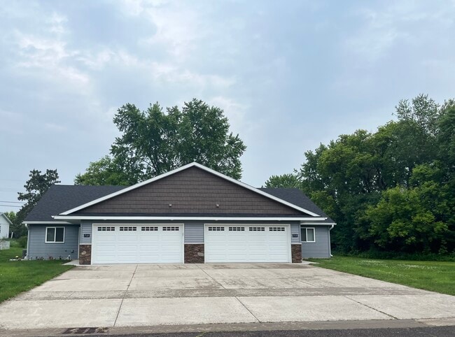 713 Marilyn St, Unit 1 in Chippewa Falls, WI - Building Photo - Building Photo