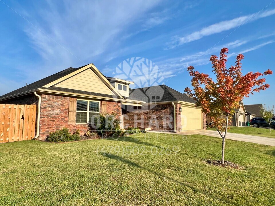 14 E Loveland Loop in Farmington, AR - Building Photo