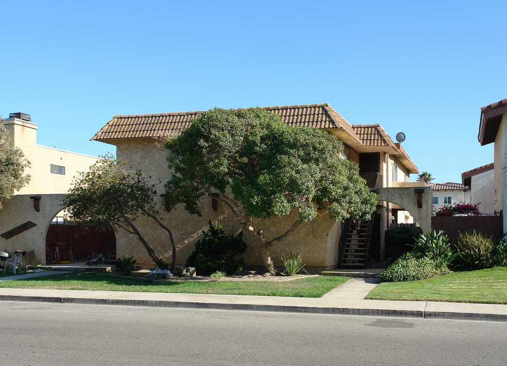 5110 Wooley Rd in Oxnard, CA - Building Photo