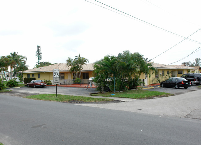 50 SE 3rd Ave in Dania Beach, FL - Building Photo - Building Photo