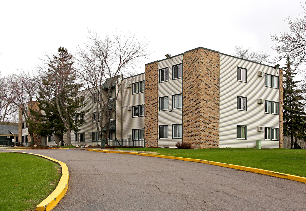 Lincoln Place Apartments in St. Paul, MN - Building Photo