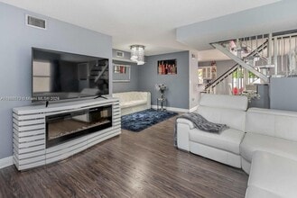 1021 SW 104th Ct in Miami, FL - Building Photo - Building Photo