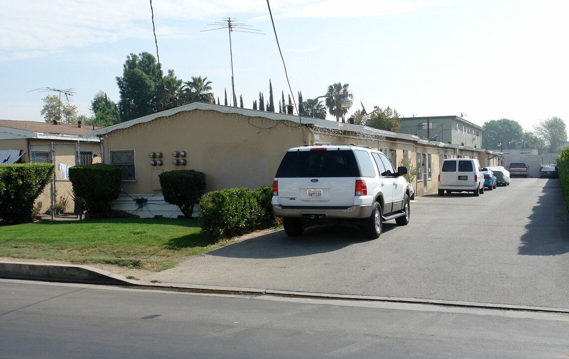 7900 Willis Ave in Panorama City, CA - Building Photo