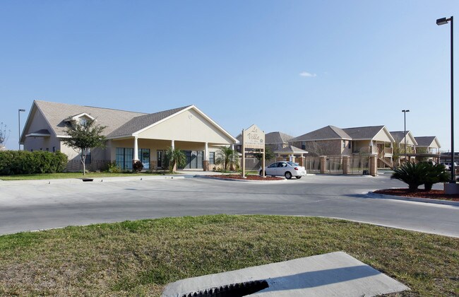 La Villa De Alton in Alton, TX - Foto de edificio - Building Photo