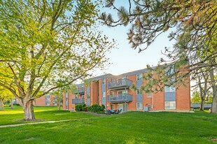 The Wimbledons in Springdale, OH - Building Photo