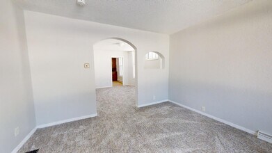 325 N 10th Ave W in Duluth, MN - Foto de edificio - Building Photo