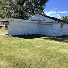 105 Mayo St in Lamar, MO - Building Photo - Building Photo