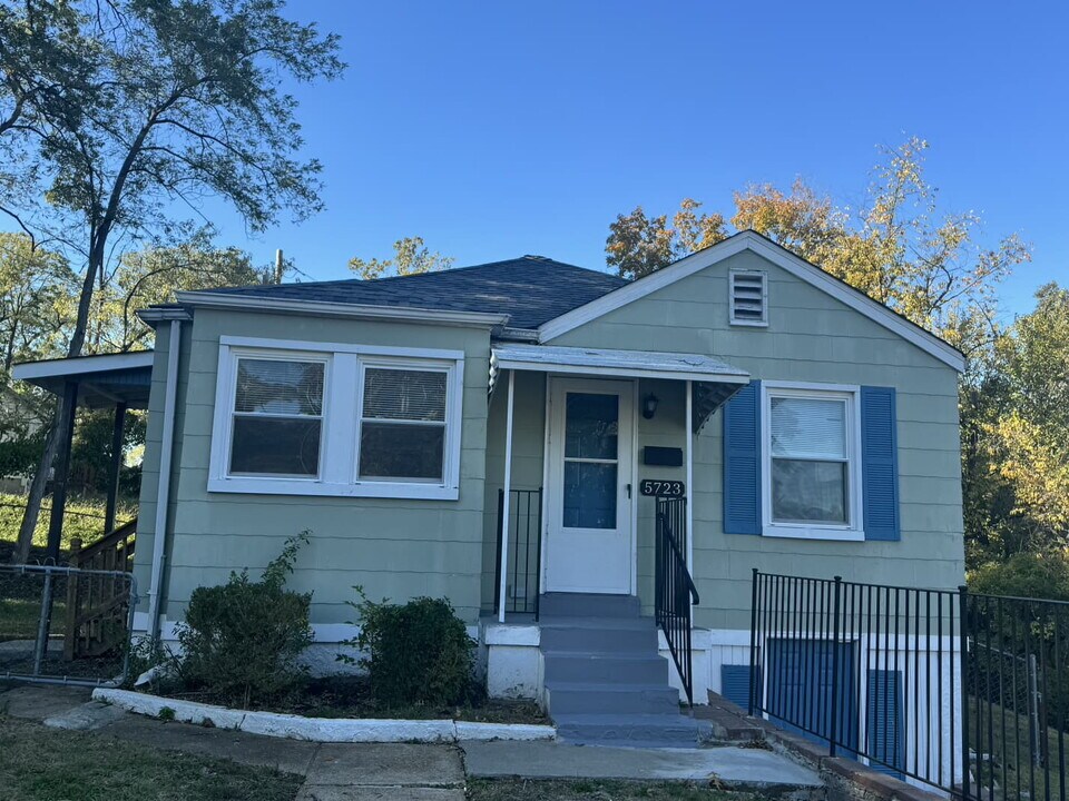 5723 Beldon Dr in St. Louis, MO - Building Photo