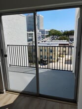 444 SW 27th Ave in Miami, FL - Foto de edificio - Building Photo