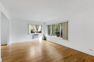 7070 N Ridge Blvd in Chicago, IL - Building Photo - Building Photo