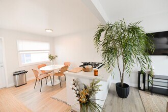 135 Avenida Pelayo in San Clemente, CA - Building Photo - Building Photo