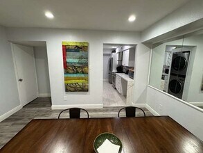 355 N Post Oak Ln in Houston, TX - Building Photo - Building Photo