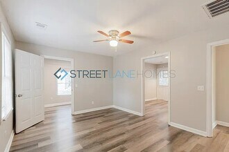 108 Parkway Dr in Warner Robins, GA - Foto de edificio - Building Photo