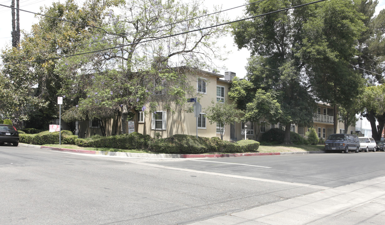 7005 Radford Ave in North Hollywood, CA - Building Photo