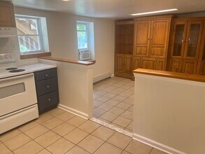 815 Frenchtown Rd in Milford, NJ - Foto de edificio - Building Photo