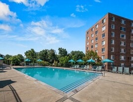 100 York Apartments in Jenkintown, PA - Building Photo
