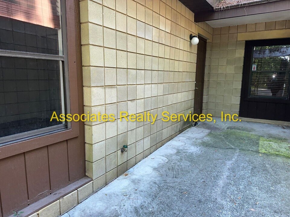 7017 SW 44 Ave in Gainesville, FL - Building Photo