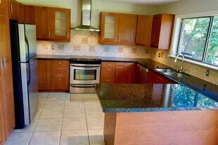 9538 Meadowglen Ln in Houston, TX - Building Photo