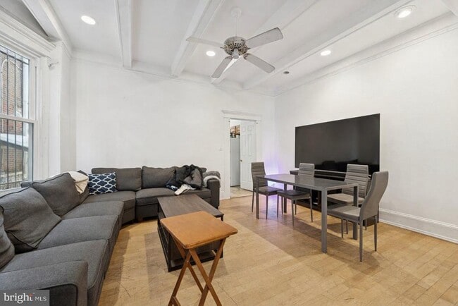 329 N 34th St in Philadelphia, PA - Building Photo - Building Photo