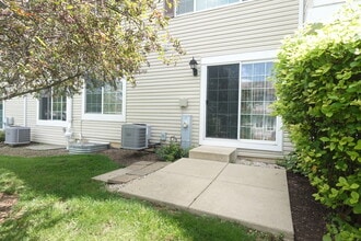 32486 Allegheny Wy in McHenry, IL - Building Photo - Building Photo