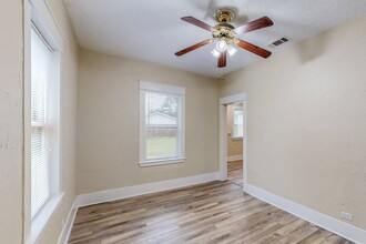705 Madison St in Cleburne, TX - Building Photo - Building Photo