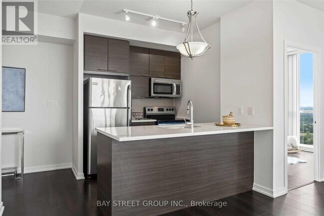 66 Forest Manor Rd in Toronto, ON - Building Photo - Building Photo