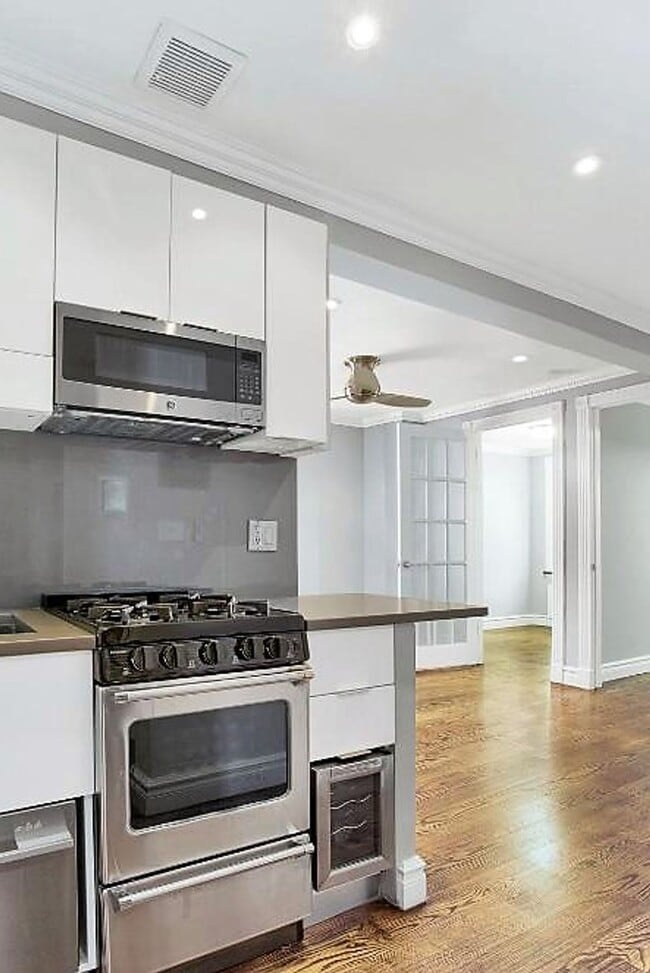 East 25th Street in New York, NY - Building Photo - Building Photo