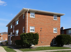 6147 Gage St in Des Plaines, IL - Building Photo - Building Photo