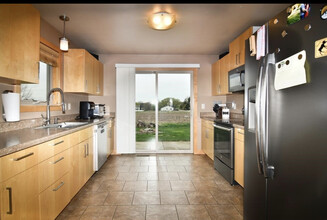3593 Satellite Dr in Green Bay, WI - Foto de edificio - Building Photo