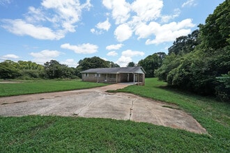 251 Hog Farm Cir in Canton, GA - Building Photo - Building Photo