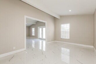 1735 Tarah Trace Dr in Brandon, FL - Foto de edificio - Building Photo