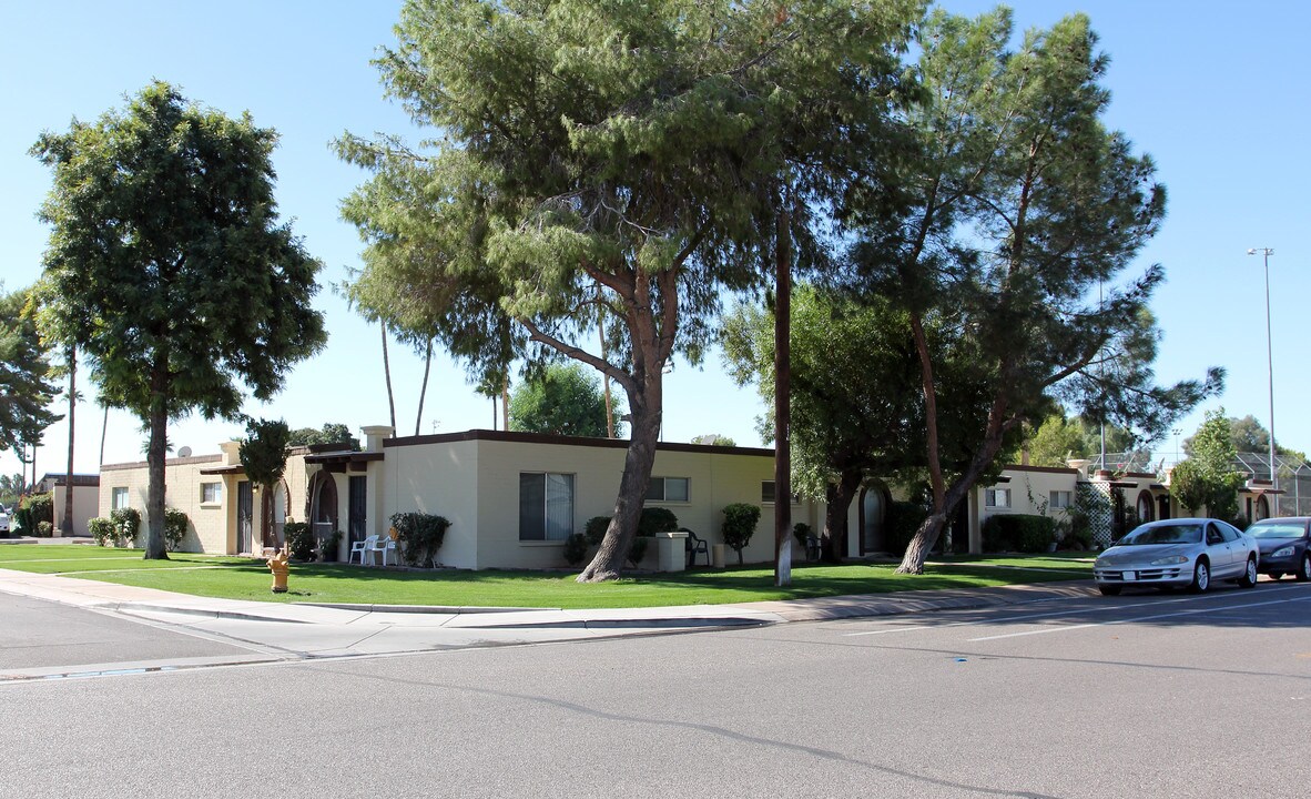 370 North Comanche Drive in Chandler, AZ - Foto de edificio