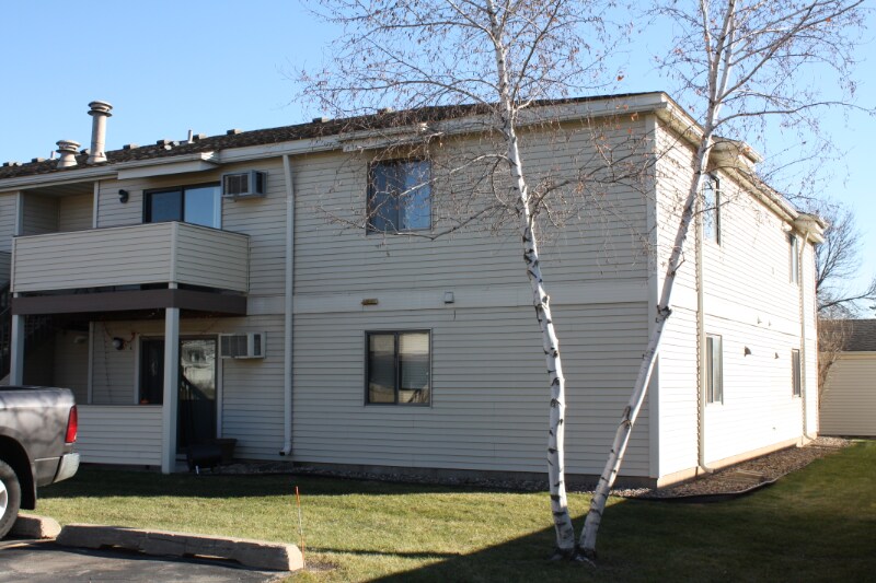 2114 Valleyhigh Dr NW in Rochester, MN - Building Photo