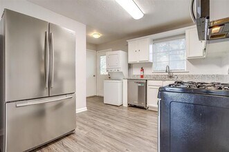 10325 Fern Dr in Dallas, TX - Foto de edificio - Building Photo