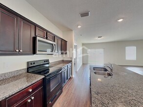 8714 Layalie Way in Gibsonton, FL - Building Photo - Building Photo