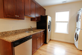12 Homer St, Unit 3 in Brookline, MA - Foto de edificio - Building Photo