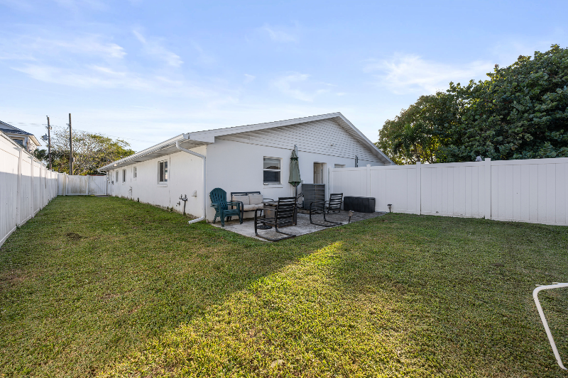 1172 Binney Dr in Fort Pierce, FL - Building Photo