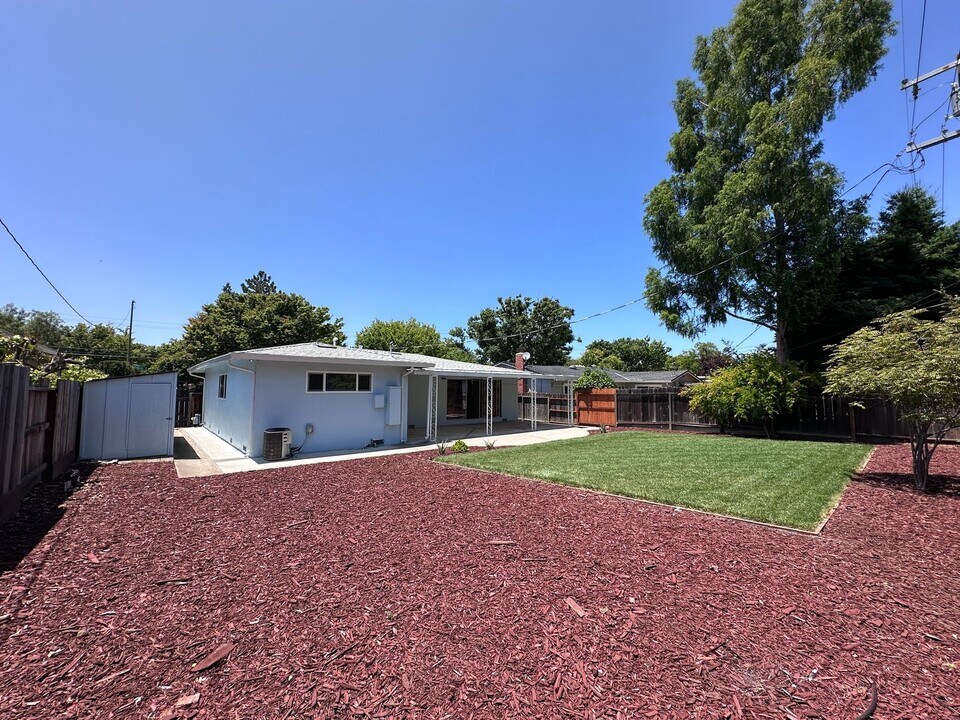 4864 Winton Way in San Jose, CA - Building Photo