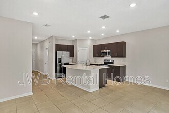 330 Annies Pl in Jacksonville, FL - Building Photo - Building Photo