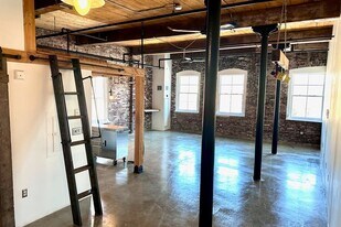 172 Middle St in Lowell, MA - Building Photo