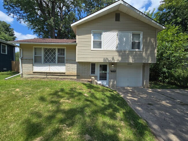 8004 E 91 St in Kansas City, MO - Building Photo - Building Photo