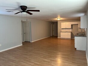 8826 Crestview Dr in Houston, TX - Building Photo - Building Photo