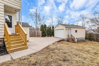 426 College Ave, Unit upper unit in Watertown, WI - Building Photo - Building Photo