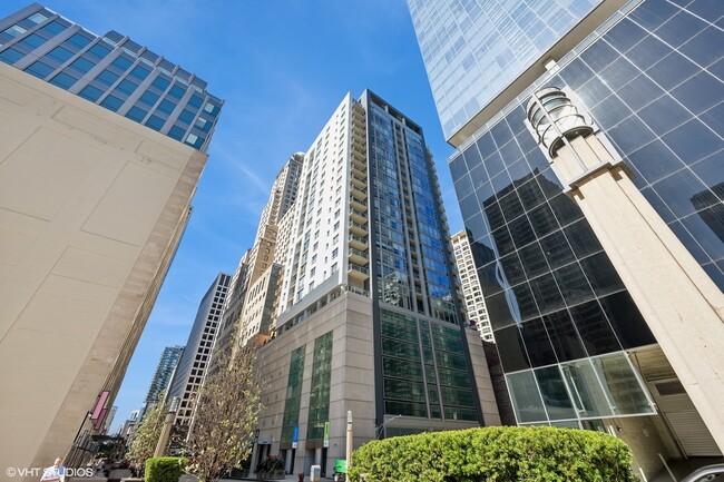 160 E Illinois St in Chicago, IL - Building Photo - Building Photo