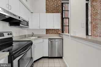 303 Vine St in Philadelphia, PA - Building Photo - Building Photo