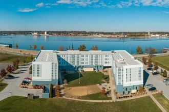 WaterFront Apartments in Moline, IL - Foto de edificio - Building Photo